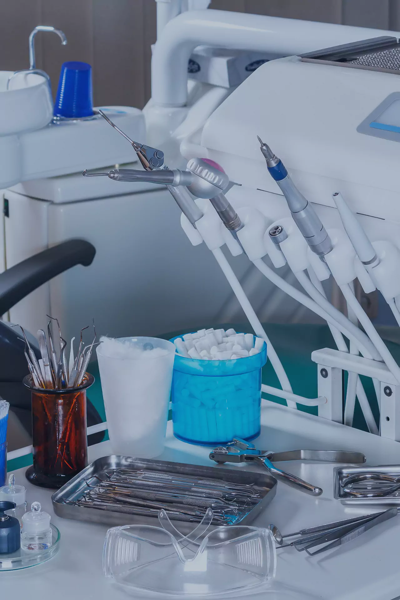 Modern emergency dental clinic equipment and sterilised instruments at Instant Dental, showing professional tools used for urgent tooth extraction, root canal treatment, dental abscess care, and same-day pain relief procedures. Reflects high-standard infection control, precision dentistry, and advanced technology used by emergency dentists to deliver fast, effective treatment.